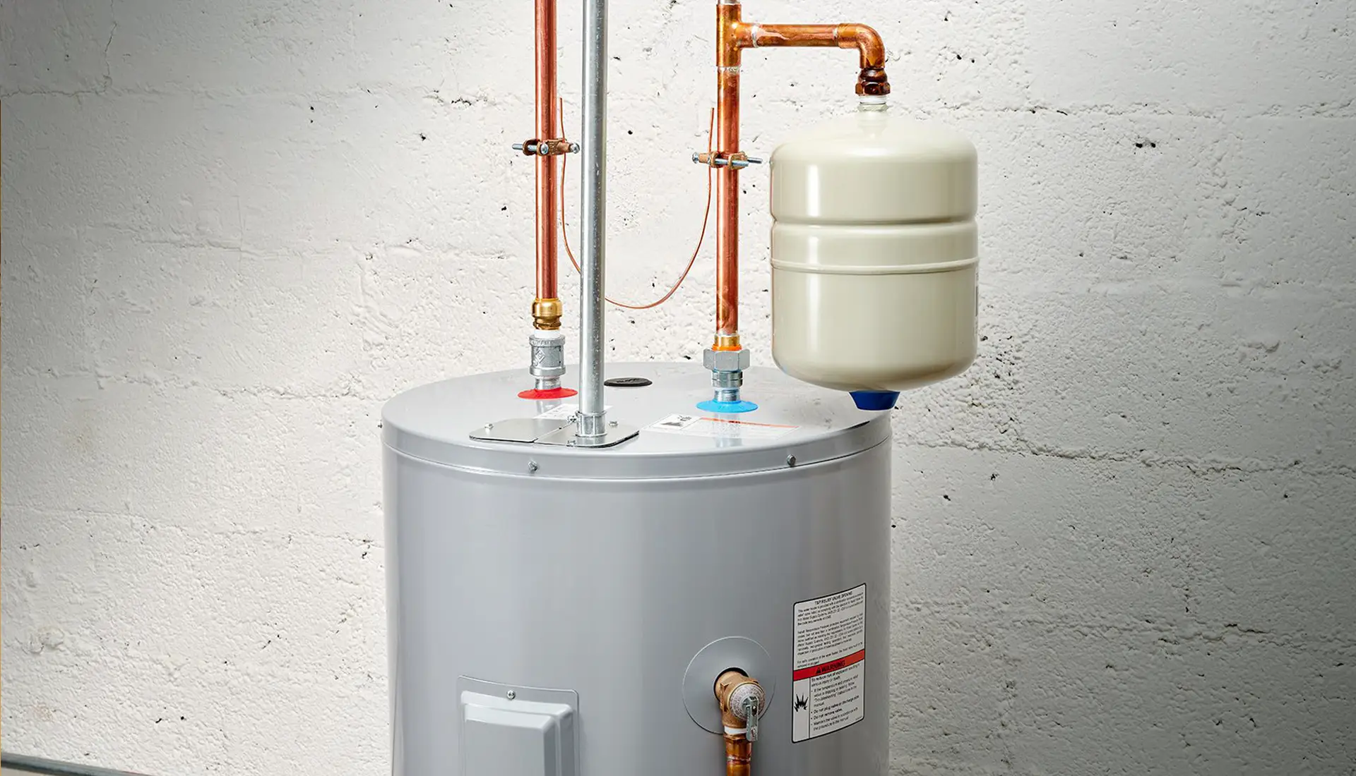 https://luckyairandplumbing.com/wp-content/uploads/2022/10/Water-Heaters-copy.webp